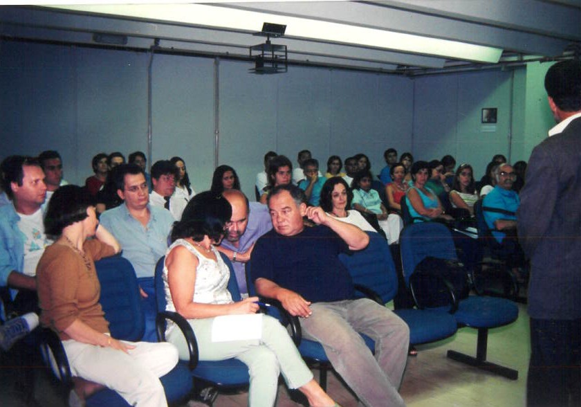 Público em evento no auditório do IB