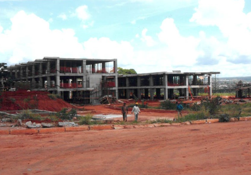 Dois blocos do novo IB em construção