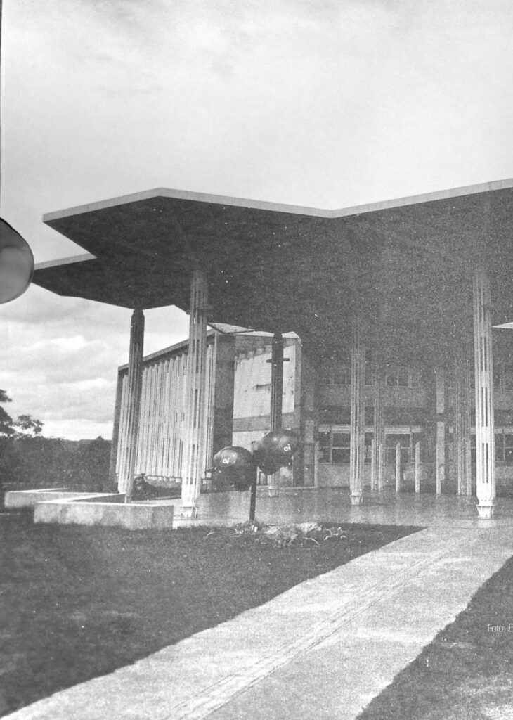 Prédio do IB com cobertura de concreto
